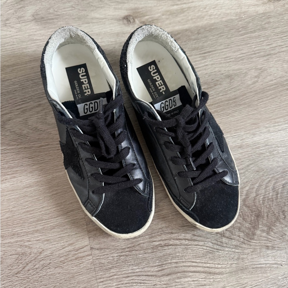 Like NEW Golden Goose Black Star Low-Top Sneakers in original box - Picture 2 of 4